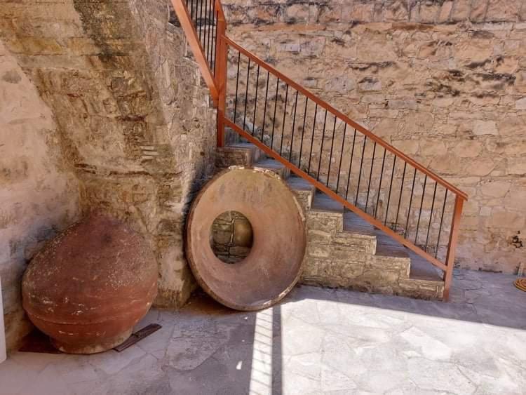 Thalassovouni Traditional House In The Center Of The Village Bagian luar foto