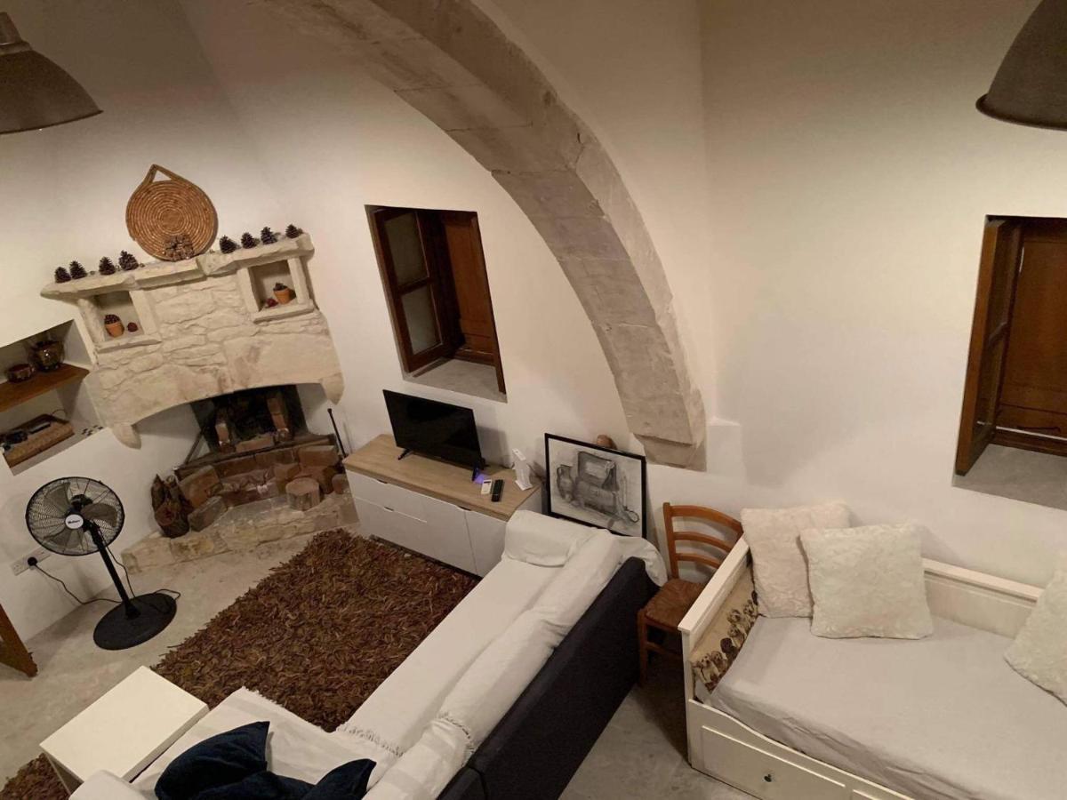 Thalassovouni Traditional House In The Center Of The Village Bagian luar foto