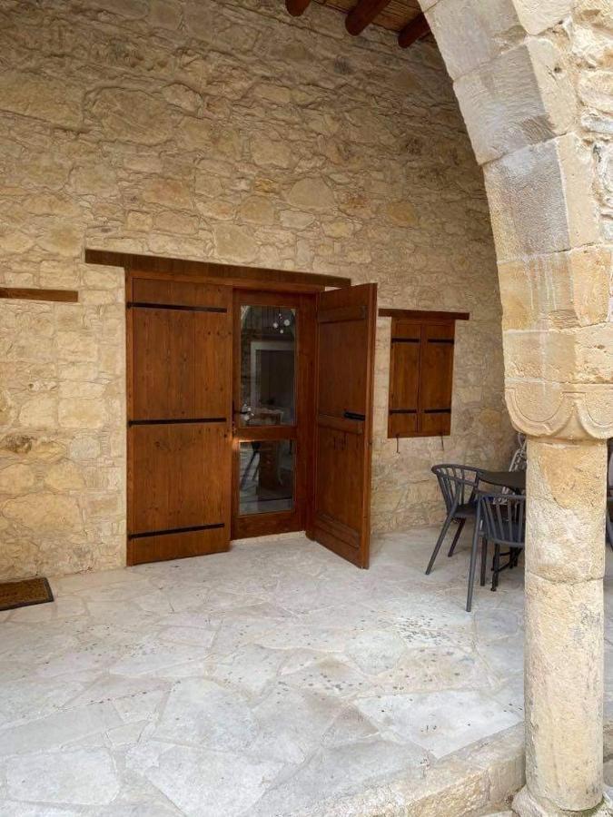 Thalassovouni Traditional House In The Center Of The Village Bagian luar foto